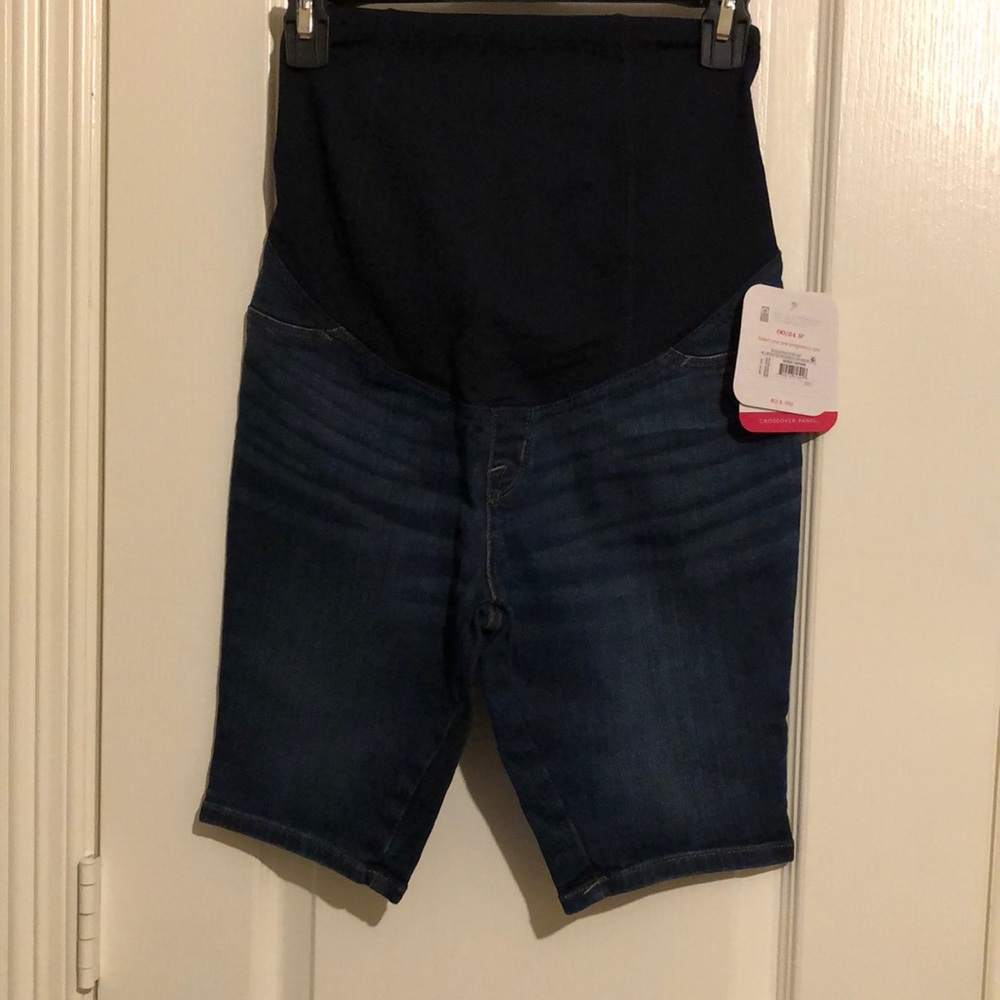 NWT Isabel Maternity Shorts. Size 00/24